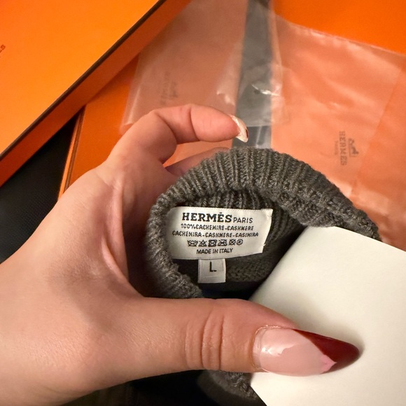 Brand new in packaging Hermes mittens - Picture 4 of 4